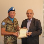 Mr. Mohamed ZABAD consegna la cittadinanza al colonnello CARRINO_Savoia