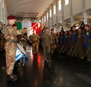 20150223_TOA Folgore D'Addario-Iannucci_Generale di Corpo D'Armata Primicerj passa in rassegna schieramento (1)
