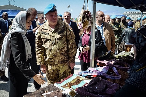 20150324_Shama_SW UNIFIL_contingente italiano mostra organizzazioni femminili_gen Stefano Del Col (2)
