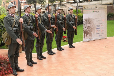 Esercito - Soldati in uniforme della Prima GM