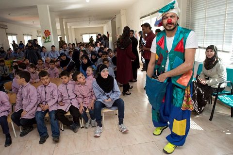 2. UNIFIL- ClownTherapy presso la Scuola per bambini con speciali bisogni educativi di AITASHAAB 01
