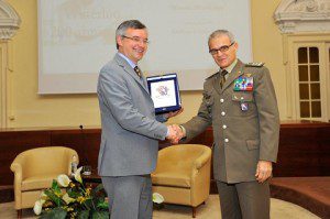 20150608_Scuola Applicazione_Esercito Italiano_prof Alessandro Barbero_gen Claudio Berto_Consegna Crest