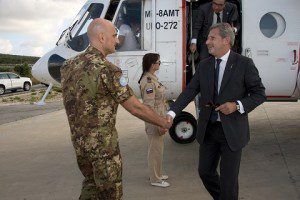 20150624_UNIFIL_Il Generale Portolano riceve il Commissario Europeo Hahn