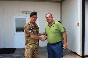 20150810_MNBG-W KFOR_arrivo sindaco Klina a Villaggio Italia