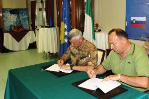 20150810_MNBG-W_col Forte firma accordo cofinanziamento sindaco Klina_Kosovo
