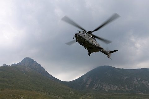 20150830_KFOR_elicotteri KFOR spengono incendi Prizren (2)