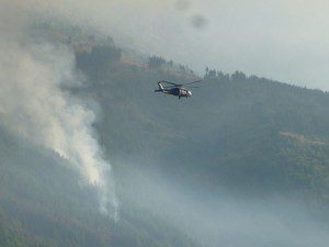 20150830_KFOR_elicotteri KFOR spengono incendi Prizren (3)