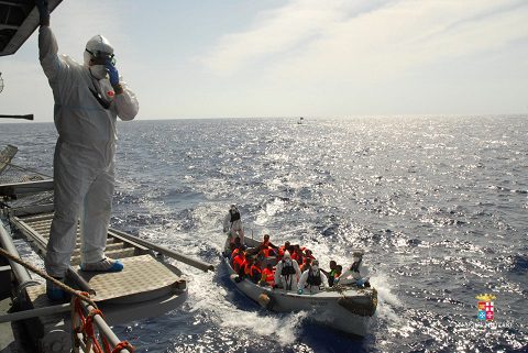 Nave Aviere soccorre 240 migranti nel Mediterraneo Centrale