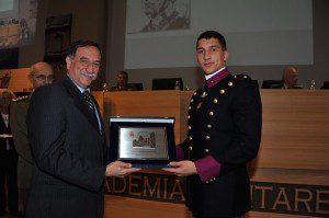 20151127_inaugurazione AA 2015-16_on Domenico Rossi premia un allievo