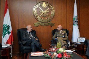 Il Generale Portolano con il Ministro della Difesa Samir Moqbel
