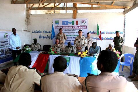 20151218_EUTM Somalia_CIMIC Esercito Italiano_Mogadiscio_un momento della cerimonia (2)