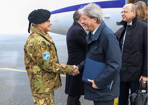 20151223_KFOR_visita on Gentiloni_Ph PERNA (2)