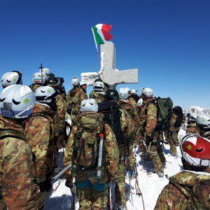 Brigata Julia-Esercito Italiano_ alpini in vetta