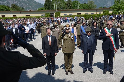 Suona il silenzio per onorare i militari deceduti nel terremoto del Friuli