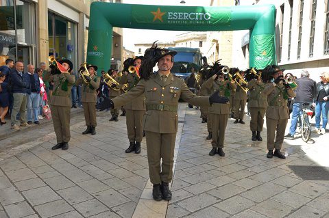 lecce 21 maggio Piazza S.Oronzo partenza della Delegazione