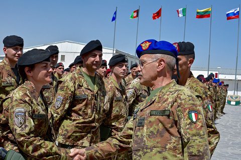 20160702_TAAC W RS_Visita CaSME gen Errico_saluto ai militari_Herat