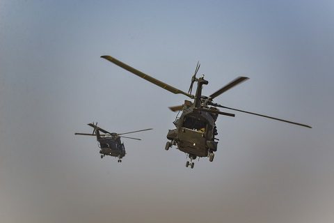 NH 90 in volo con il personale del 66 Reggimento e il personale recuperato