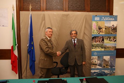 Il Gen.D. Giuseppenicola Tota e il prof. Gian Attilio Sacchi (2)