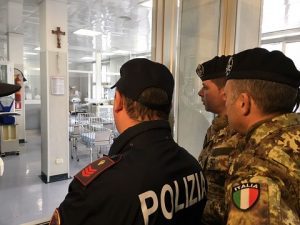 20161206_strade-sicure_militari-esercito-e-polizia-in-ospedale_tentato-infanticidio-napoli